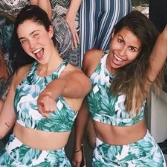 Mumu moves Arc rare pretty in palms leaf pattern keyhole sports bra. Size S - Picture 3 of 8